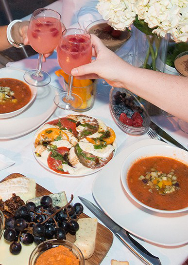 超優雅な“白”で統一されたパーティー「ディネ・アン・ブラン」