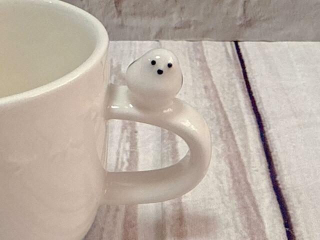 持ち手にちょこんと座ったシマエナガがかわいすぎ！