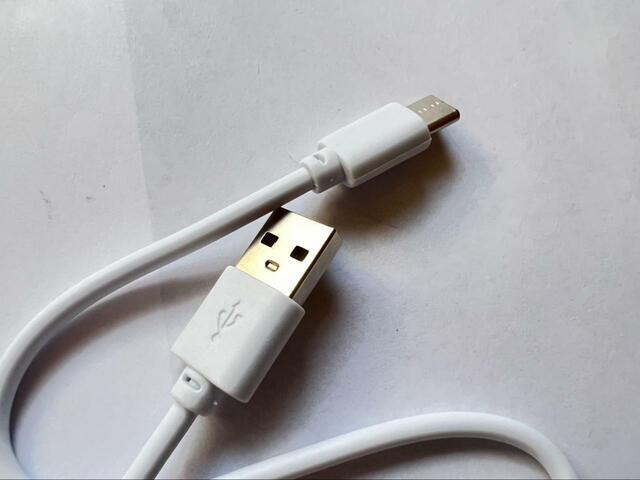 【無印良品 充電式モバイルハンディファン】Type-cが使われています