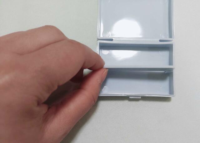 付属の仕切り板をセットするだけ