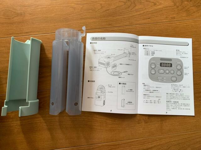 【アイリスオーヤマ ふとん乾燥機 カラリエColors FK-RC3-G】衣類乾燥アタッチメント（左）、くつ乾燥アタッチメント（右）付き