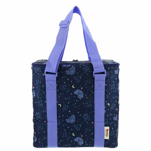 ランチバッグ 3,600円|サイズ:(本体)高さ約32×幅約32×マチ約20cm|「ダッフィー&フレンズのサマーナイト・メロディー」スペシャルグッズ|東京ディズニーリゾート40周年“ドリームゴーラウンド”|発売日:2023年7月3日(月)|販売店舗:東京ディズニーシー「マクダックス・デパートメントストア」