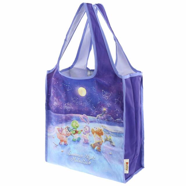 ショッピングバッグ 2,500円｜サイズ：（本体）高さ約35×幅約33×マチ約14cm（収納時）縦約14×横約14cm｜「ダッフィー＆フレンズのサマーナイト・メロディー」スペシャルグッズ｜東京ディズニーリゾート40周年“ドリームゴーラウンド”｜発売日：2023年7月3日（月）｜販売店舗：東京ディズニーシー「マクダックス・デパートメントストア」