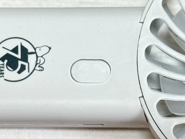 使い方はとても簡単で、表面のスイッチを押すだけ!スイッチを押す回数で風量調節ができる仕様