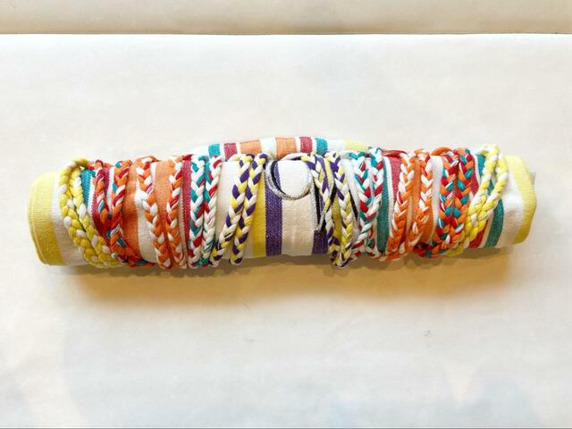 【niko and ... オリジナル透かしハンモックトートバッグ 】丸めるとこんなにコンパクトに。約250gと超軽量なので旅行のサブバッグとしても活用できそう！