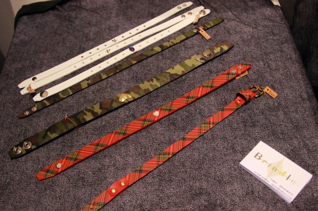 【ブリンドル】「人用の首輪という発想はありませんでしたね」と語るブリンドルさん。犬用首輪制作のノウハウを活かした、素肌に優しい首輪を出展。