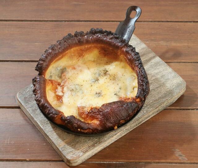 「4種のフロマージュ」＜価格：1,089円＞【夏限定アンデスメロン登場！カリッともっちり「ダッチベイビーパンケーキ」が半額で食べられるキャンペーンも！】