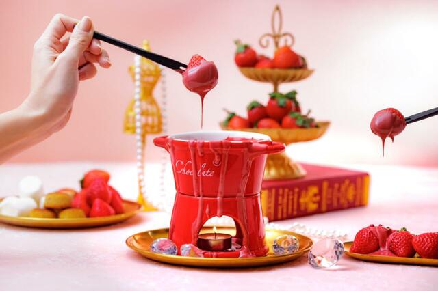 「いちごチョコレートフォンデュ」＜価格：1,500円（税込）＞【【先行予約受付中】“いちご×桜×抹茶”が奏でる春色スイーツが勢ぞろい♪「ホテルニューオータニ大阪」で春のスイーツビュッフェ開催】