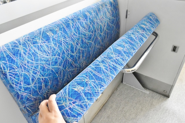 畳んだり開いたりして楽しんでも誰も怒らない