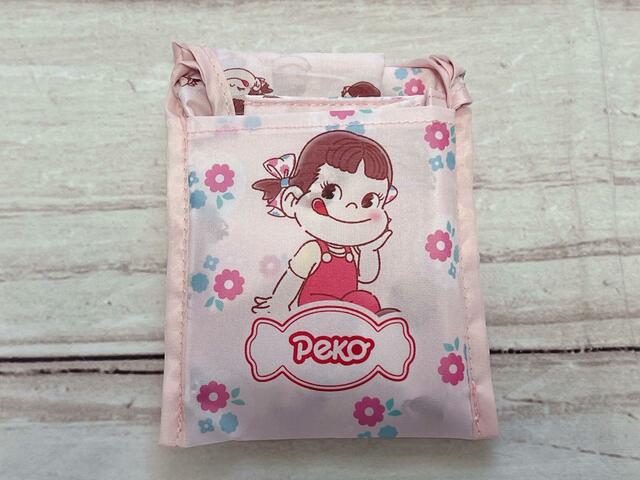 ポケットに折りたたんで収納可能！