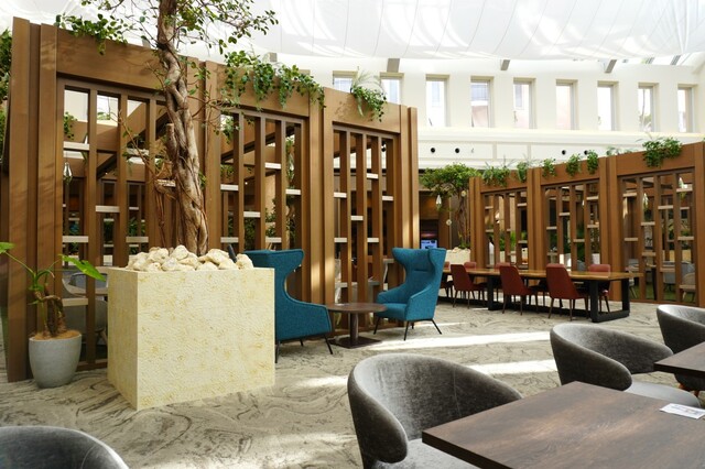 【オリエンタルホテル 沖縄リゾート&スパ】ラウンジアクセスを持つ宿泊者のみが利用できる「クラブラウンジ」