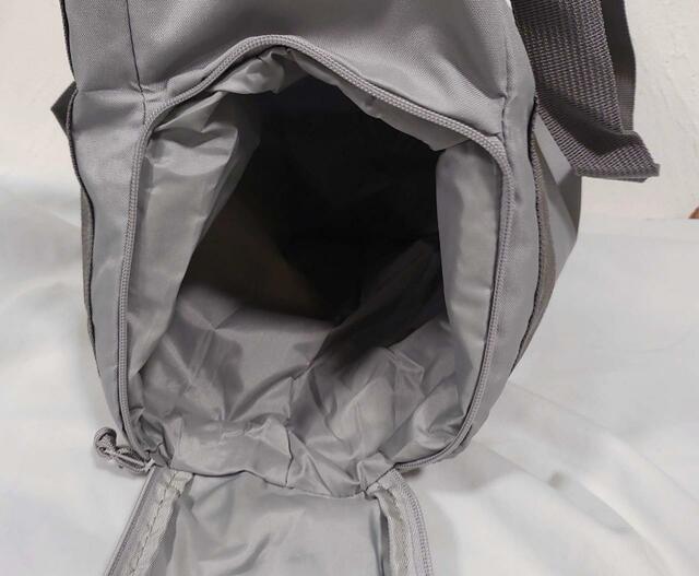 ファスナーを開けた状態