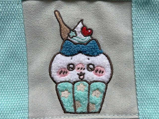 豪華なサガラ刺繍のハチワレがキュート！