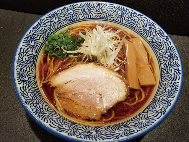 新小岩の行列ができるラーメン店「麺屋 一燈」の「醤油香味ラーメン」