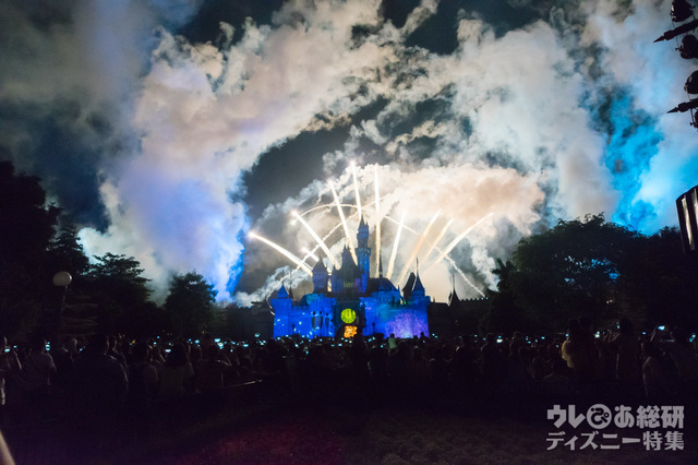 「ディズニー・イン・ザ・スターズ」花火｜香港ディズニーランド・リゾート