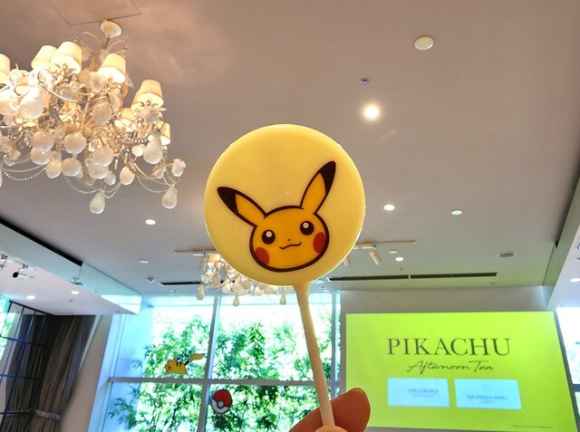 【ピカチュウ アフタヌーンティー】写真映えする「ピカチュウ ロリポップ」