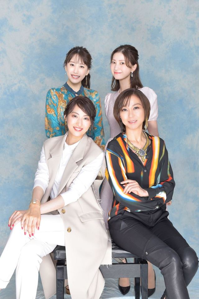 前列左から）珠城りょう、湖月わたる　後列左から）花乃まりあ、夢咲ねね