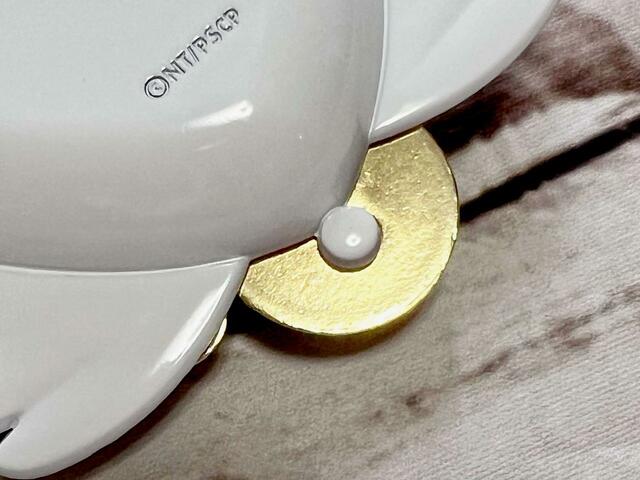 マグネットで開閉できます【3COINS×セーラームーン】ダイカットミラー／1,100円（税込）