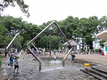 【府中の森公園】「じゃぶじゃぶ池」で、思い切り水と戯れよう