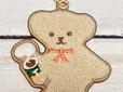 淡いベージュのベアフルが、手にタリーズのカップを持っているデザイン。その姿がなんとも愛らしい…!