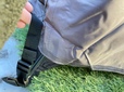 【ワークマン BASICドームテント】組み立て手順3.防水シート（フライシート）を被せて紐や四隅のバックルでフライシートとインナーテントを固定する