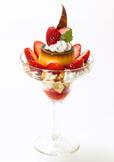 「苺のプリン・ア・ラ・モードパフェ」＜1,480 円(税込 1,628 円)＞【苺~Sweet Strawberry 1st season~】