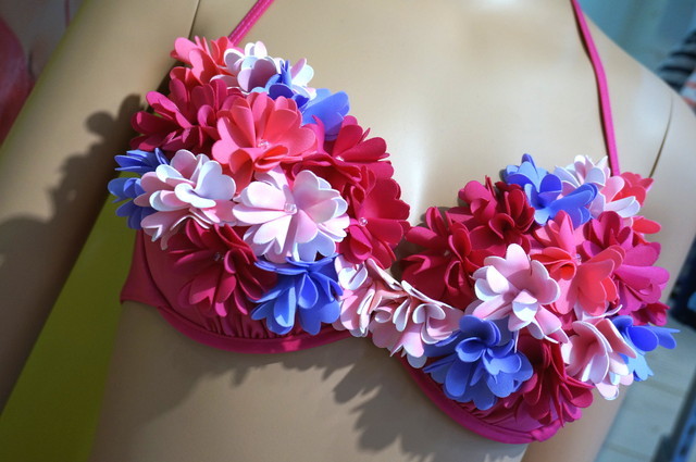 ビビッドな花モチーフ