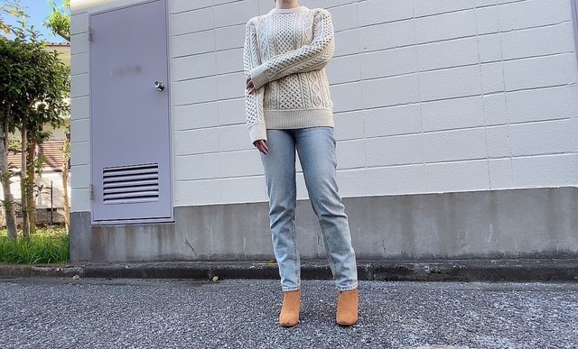 【UNIQLO（ユニクロ）】ライトウェイトローゲージアランクルーセーター／メンズニットで華奢見え！