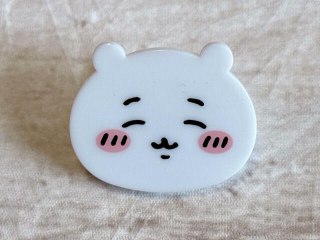 にっこり笑顔のちいかわ。LINE絵文字のイラストが採用されています