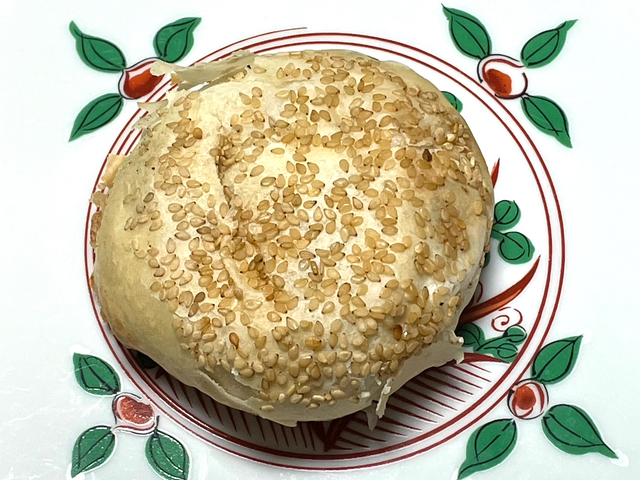 【台湾老劉胡椒餅 吉祥寺店】自宅でリベイクした胡椒餅。おいしくいただきました