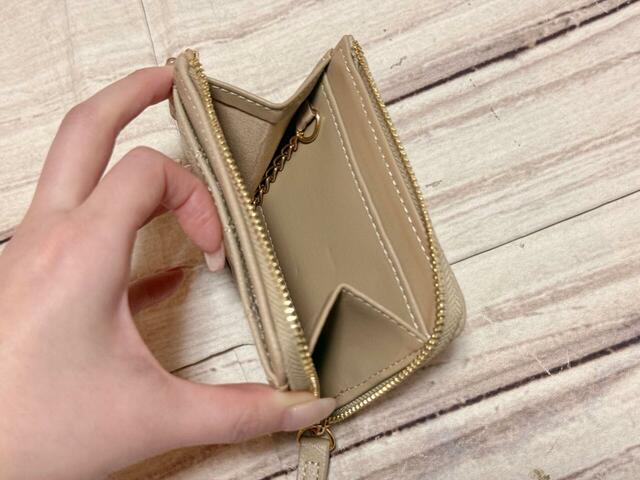 内側はコインケースになっています