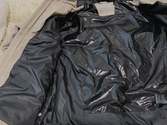 【ワークマン REPAIR-TECH(R)(リペアテック)洗えるフュージョンダウンフーディー】裏地にはアルミ加工が施されています