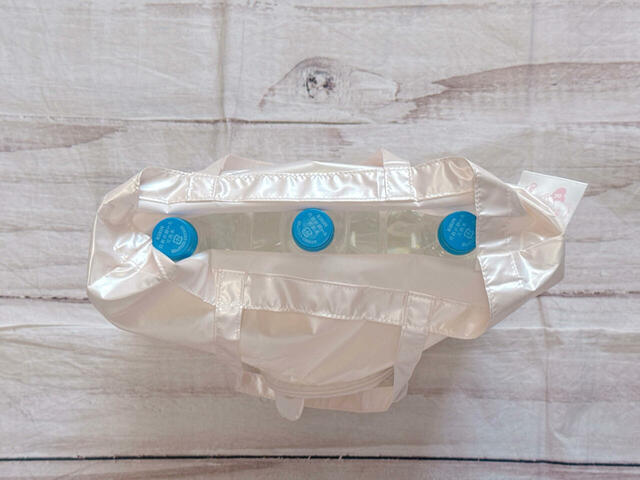 2Lのペットボトルが3本収納できる大容量エコバッグ