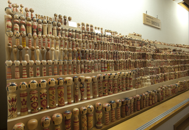 津軽こけし館所有の「5,000本のこけし」たち