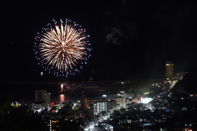 【星野リゾート リゾナーレ熱海】熱海海上花火大会(8:10~8:30)