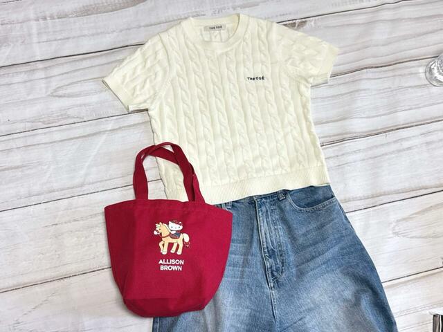レッドカラーが差し色になってかわいい♪