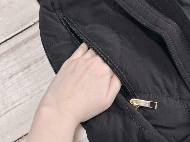 合計8つの多ポケットで仕分け収納できます。ポケット5：背面のスマートアクセスポケット