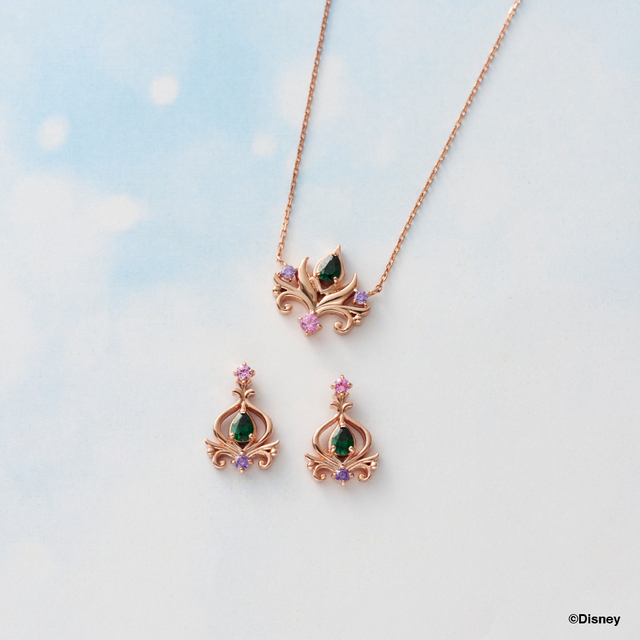 ネックレス ¥22,000、ピアス ￥24,200｜Samantha Tiara ディズニー『アナと雪の女王』コレクション