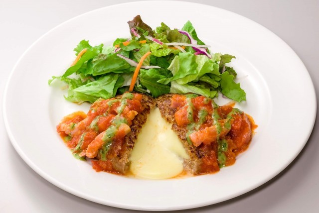 トマトとバジルのイタリアンチーズINハンバーグ