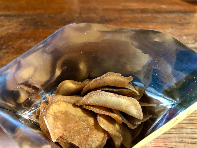 【タリーズコーヒー　さつまいもチップスクレームブリュレ仕立て】さつまいも×クリームブリュレの味を一度に味わえる