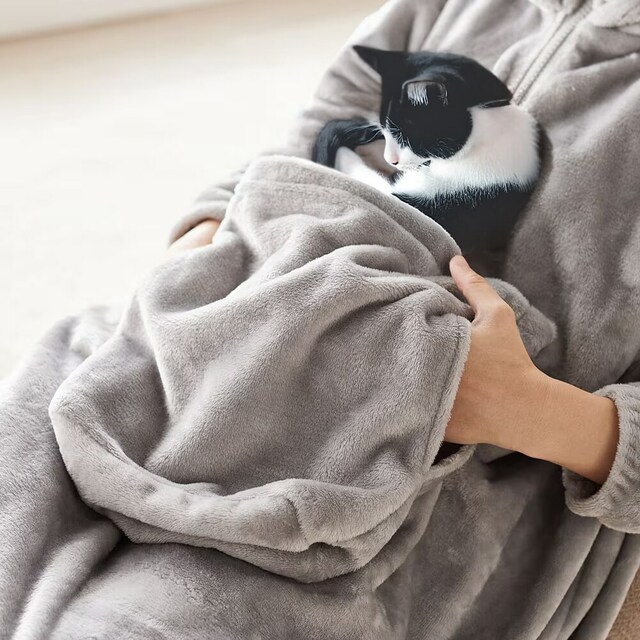【ベルメゾン】ペットとまったりすることだけを考えた着る毛布｜￥ 6,990 （税込）