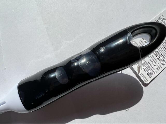 【ダイソー 水切りワイパー】持ち手にも汚れ防止のビニール