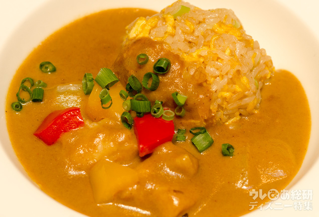 鶏肉のカリーソースのせ炒飯