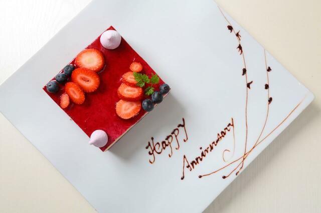 「アニヴァーサリーケーキプレゼント」＜期間：2025年9月24日～11月20日＞【熱々のサーロインステーキが食べ放題！秋の味覚も満喫できる「松江エクセルホテル東急」の秋のディナーブッフェ開催！】