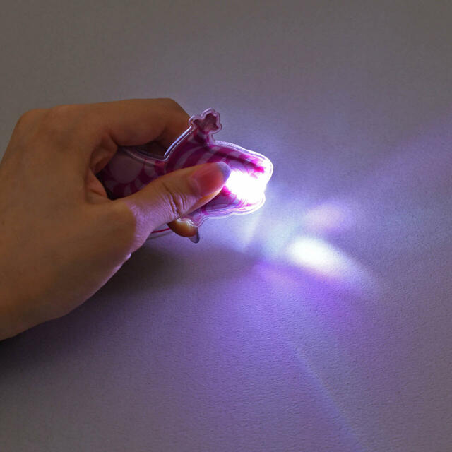 チェシャ猫 シークレットストラップ リフレクター ライトアップ CHESHIRE CAT 700円