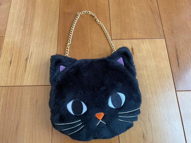 【ミートントリートポーチ(ブラック)】もふもふ感がアップしたポーチ