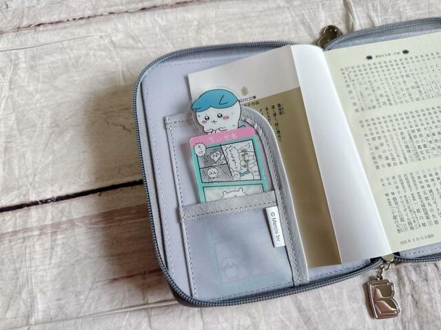 ポケットにしおりが収納できるのがうれしいポイント！