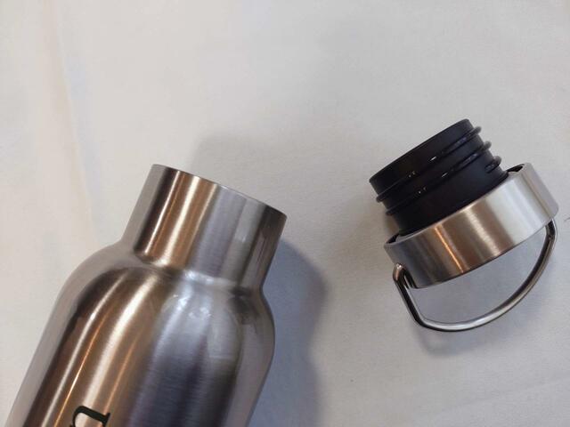 蓋はネジ式なので、開閉もスムーズ