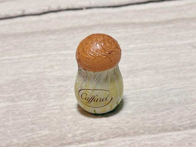 ユニークなきのこチョコはクリーミーな味わい。しっかり甘いので、コーヒーと相性抜群！