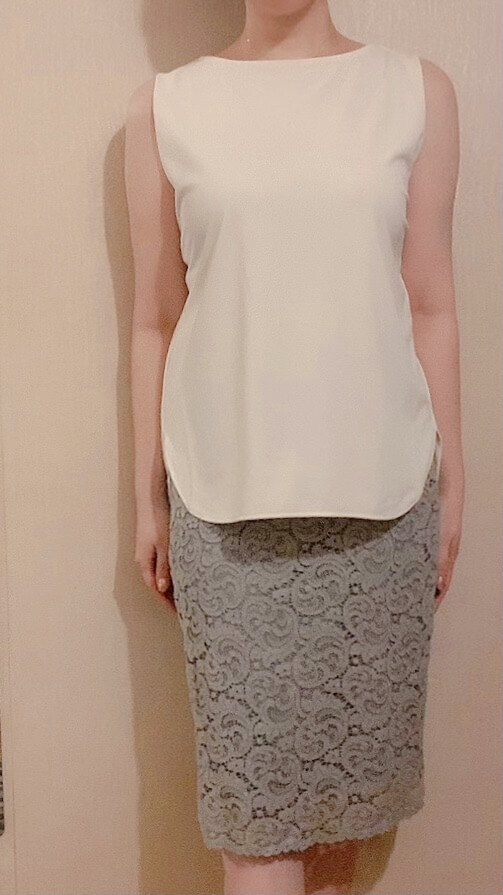 【ユニクロ】クレープジャージーT（ノースリーブ）タイトスカートで縦長ラインを意識した着こなしがおすすめ